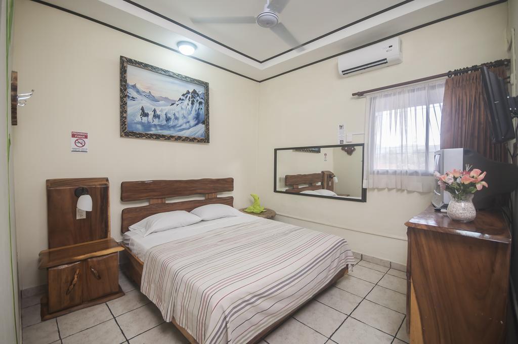 Cadillac Rock Beach Hotel Jacó Habitación foto