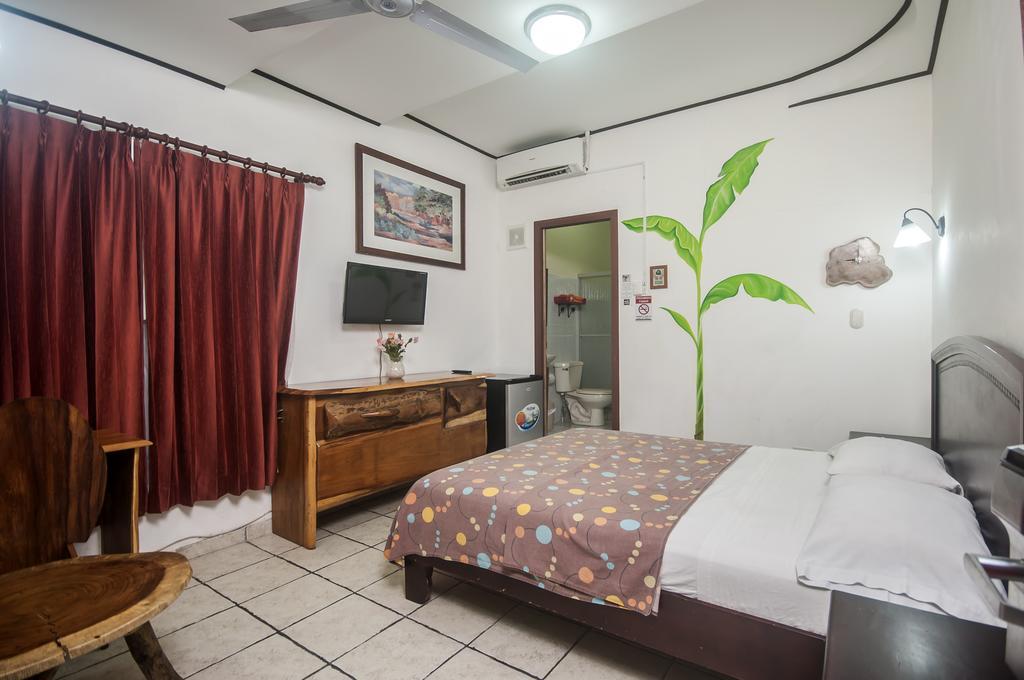 Cadillac Rock Beach Hotel Jacó Habitación foto