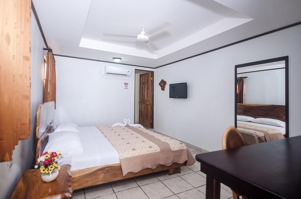 Cadillac Rock Beach Hotel Jacó Habitación foto