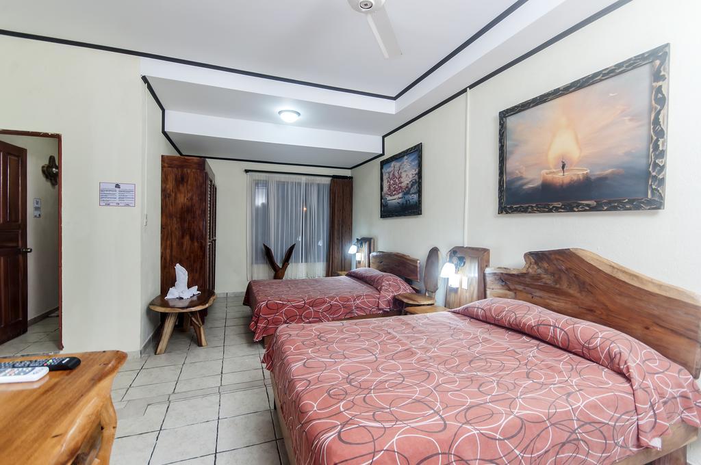 Cadillac Rock Beach Hotel Jacó Habitación foto